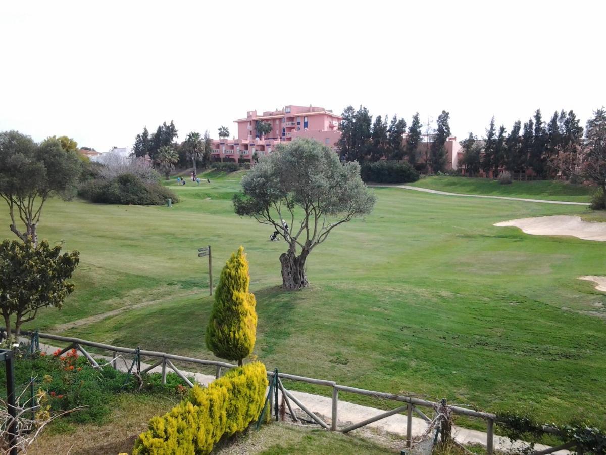 Olhando Um Campo De Golf إسلانتييّا المظهر الخارجي الصورة